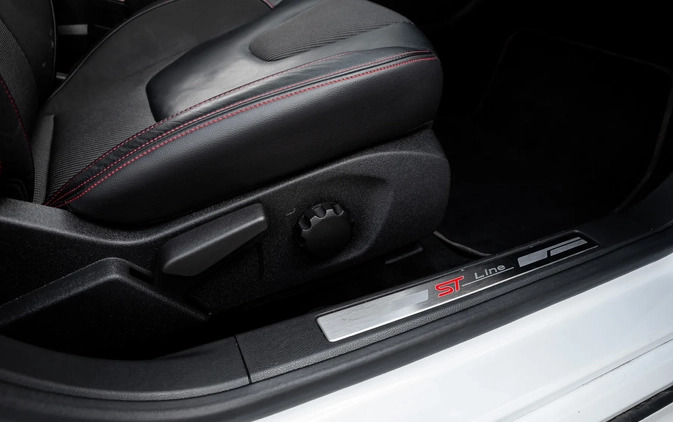 Ford Mondeo cena 65500 przebieg: 191000, rok produkcji 2018 z Radom małe 781